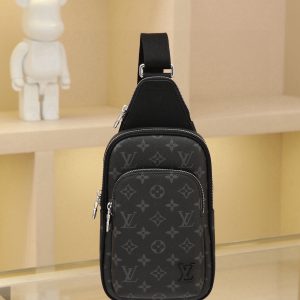 This Avenue small shoulder bag features Monogram Eclipse coated canvas, exploring the trend of crossbody styling through its refined silhouette. The main compartment's interior pocket ensures secure storage, while the zippered exterior pocket offers easy access to everyday essentials. A triangular zippered pocket is positioned where the shoulder strap meets the bag. 33x16x5.7cm